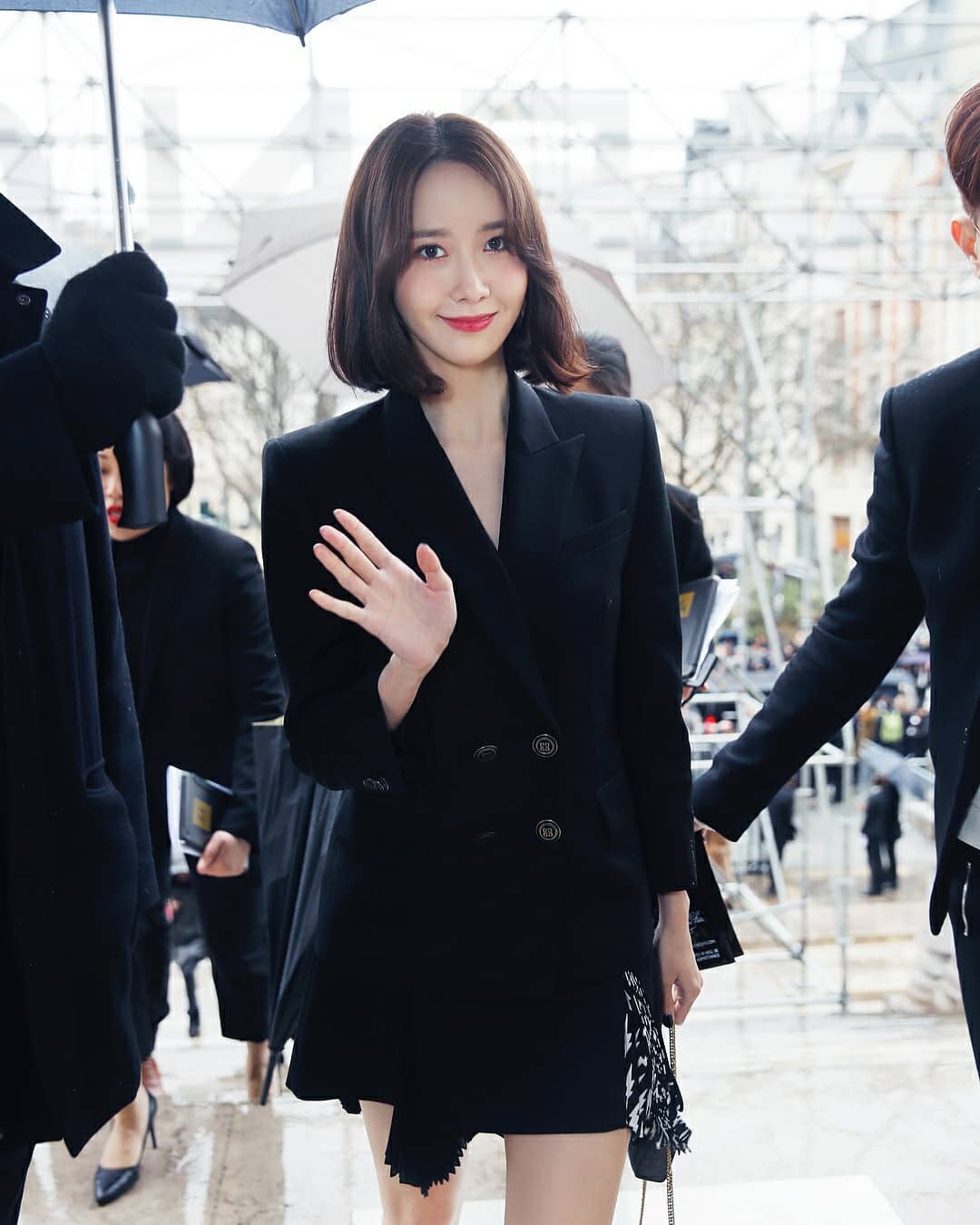 ELLE-VIET-NAM-minho-shinee-thap-tung-yoona-snsd-noi-bat-tai-show-givenchy-tai-tuan-le-thoi-trang-paris