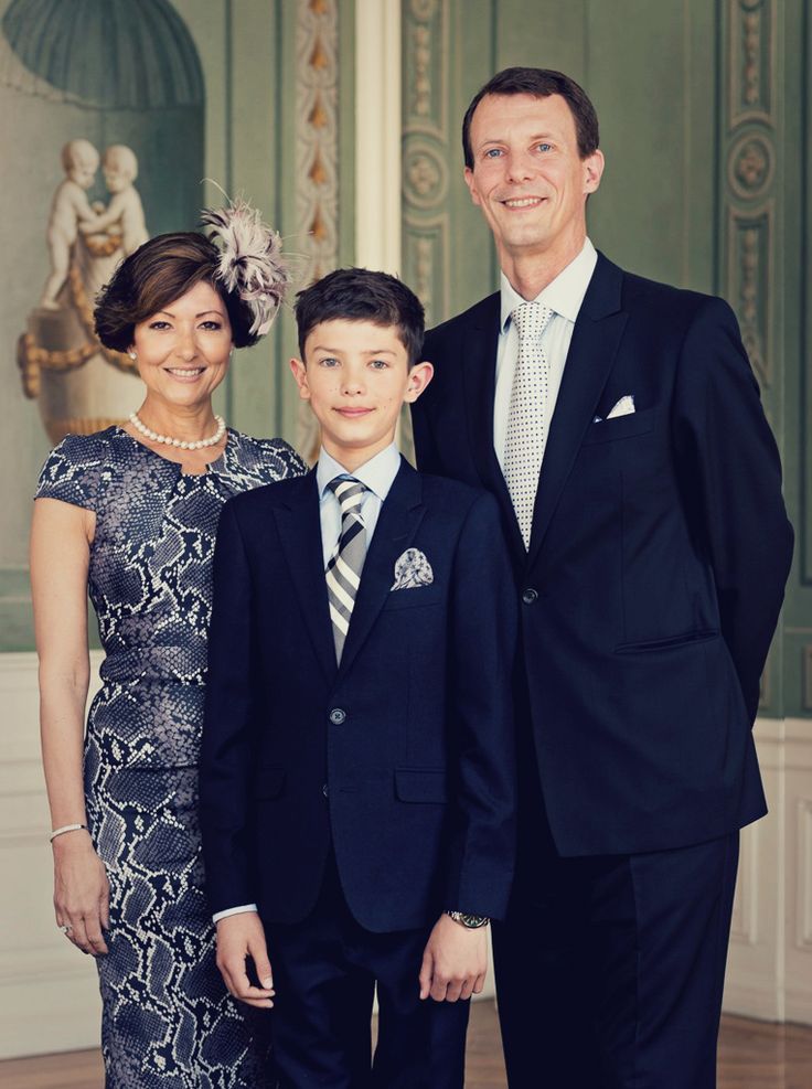 Ít ai biết trước gia nhập vào làng mẫu, hoàng tử Đan Mạch đã kế thừa "huyết mạch" thời trang từ gia đình Hoàng tộc