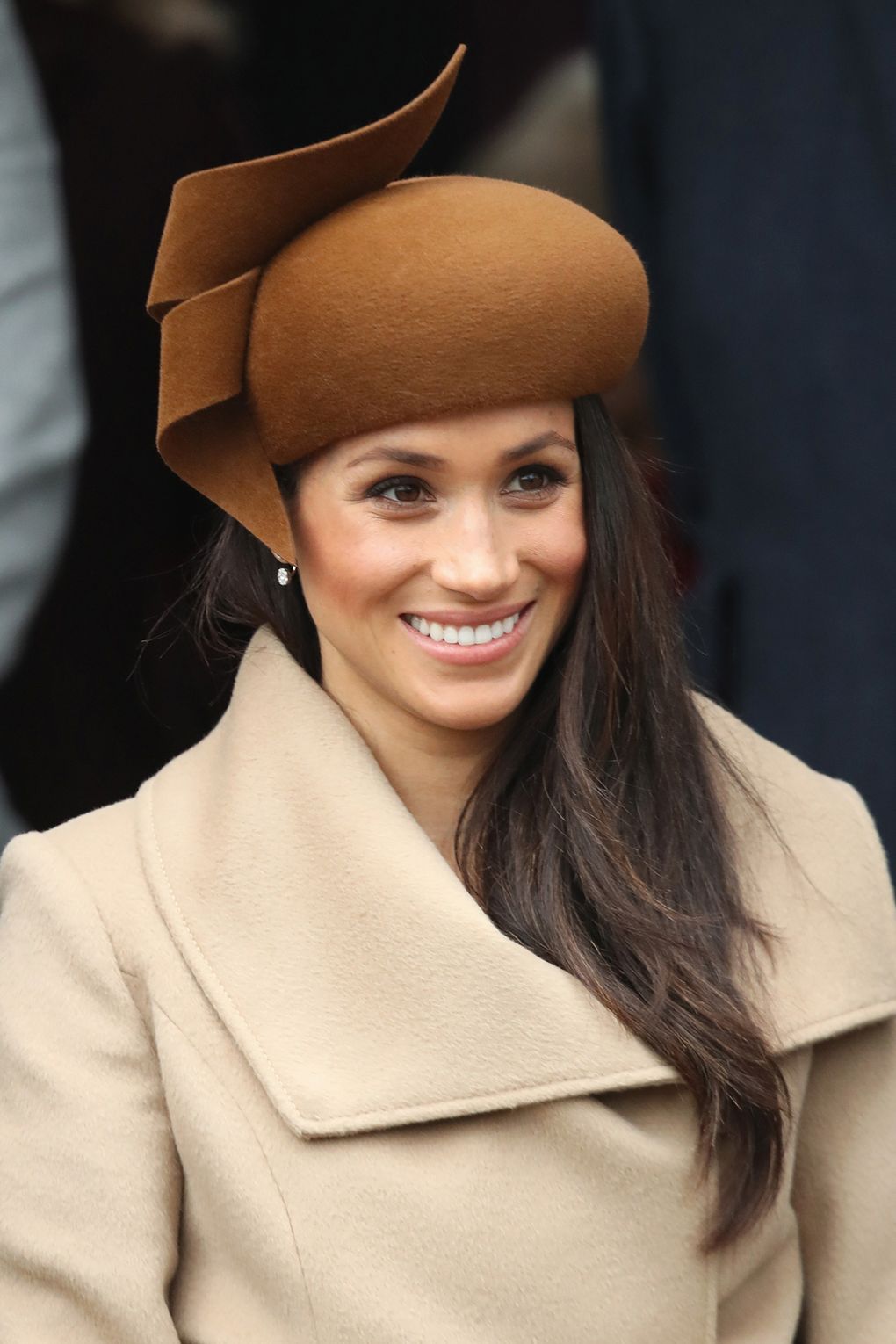 những kiểu tóc đẹp của meghan markle 20