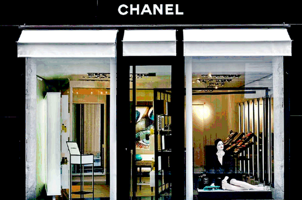 du lịch paris mua sắm mỹ phẩm chanel