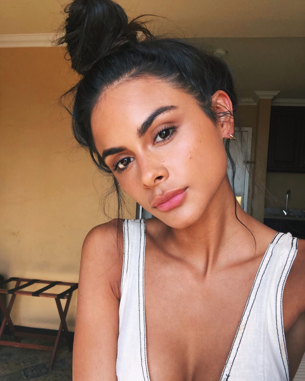 cách búi tóc messy bun 3