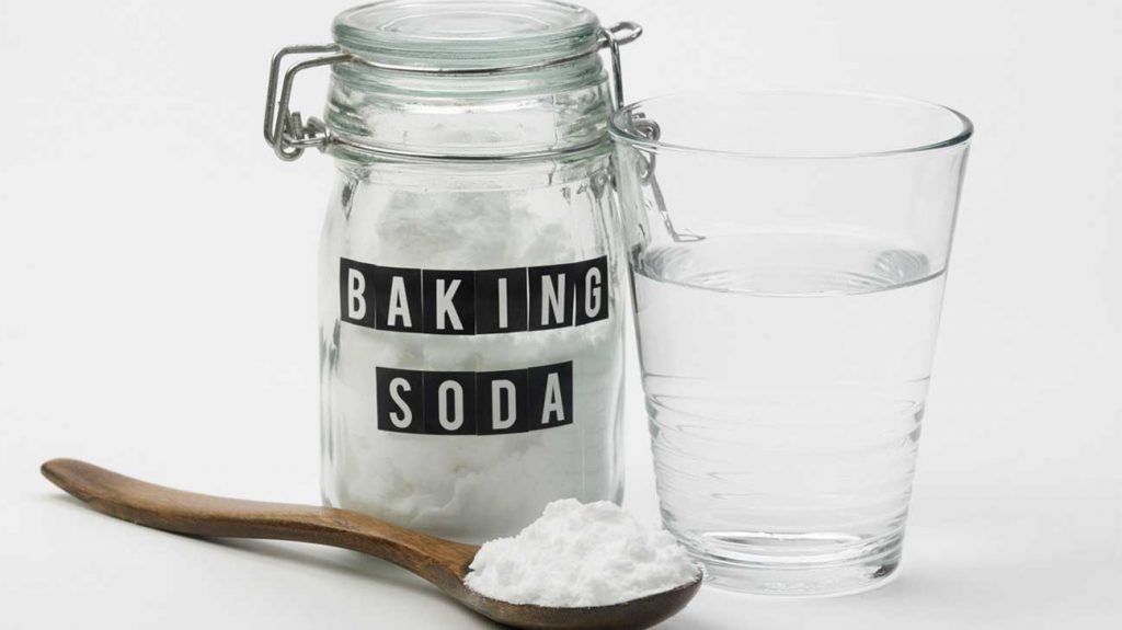 tẩy trắng răng cùng baking soda