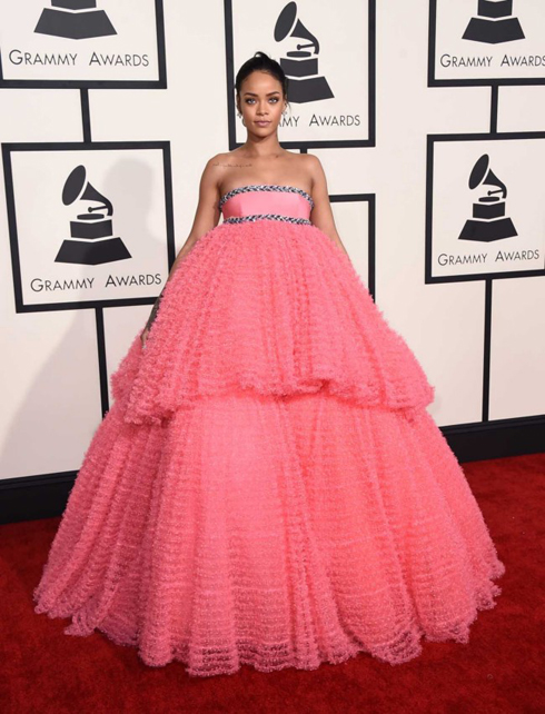 Rihanna thảm đỏ grammy 2015