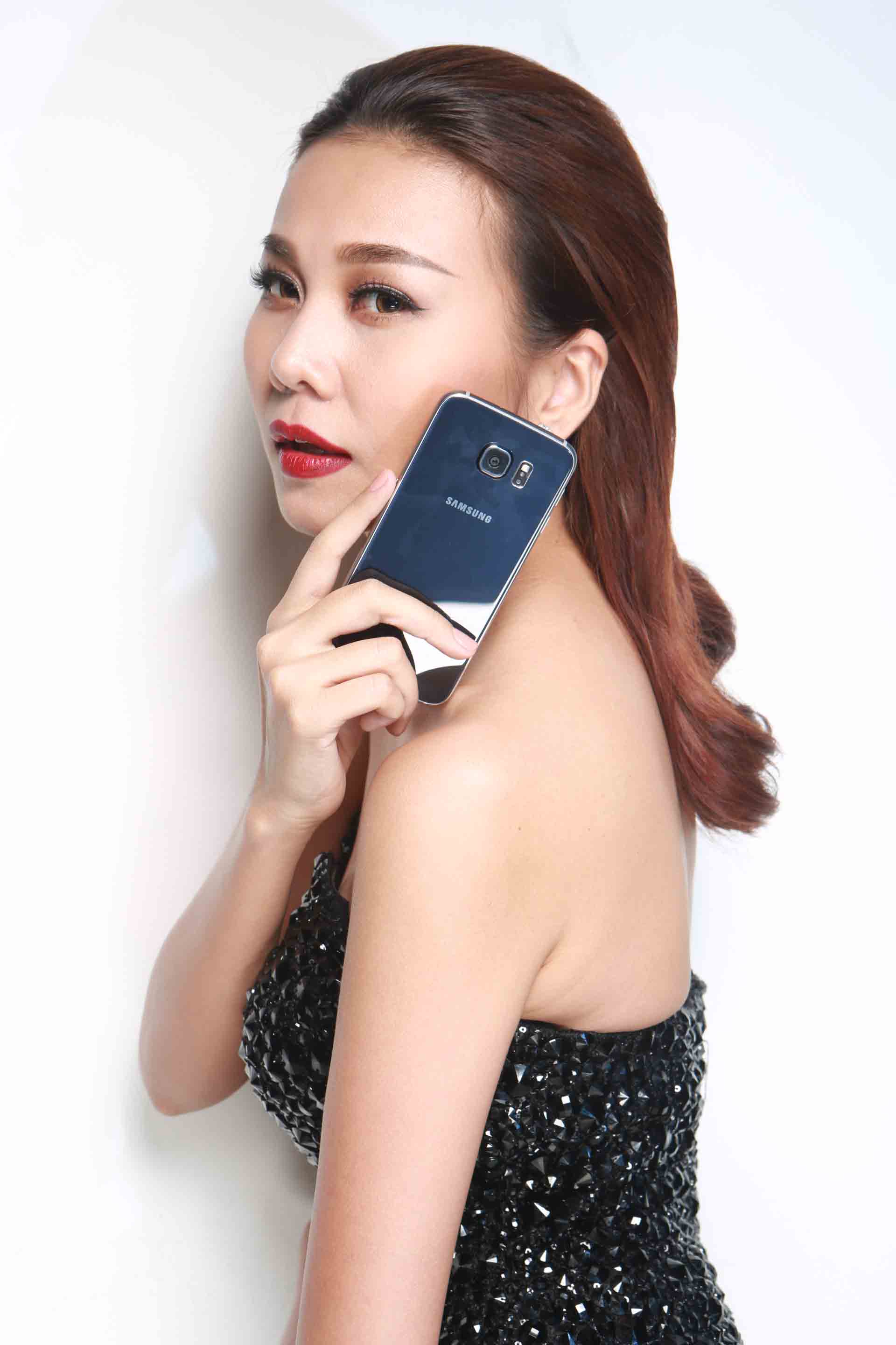 Nhân Vật: Thanh Hằng Samsung Galaxy S6 edge