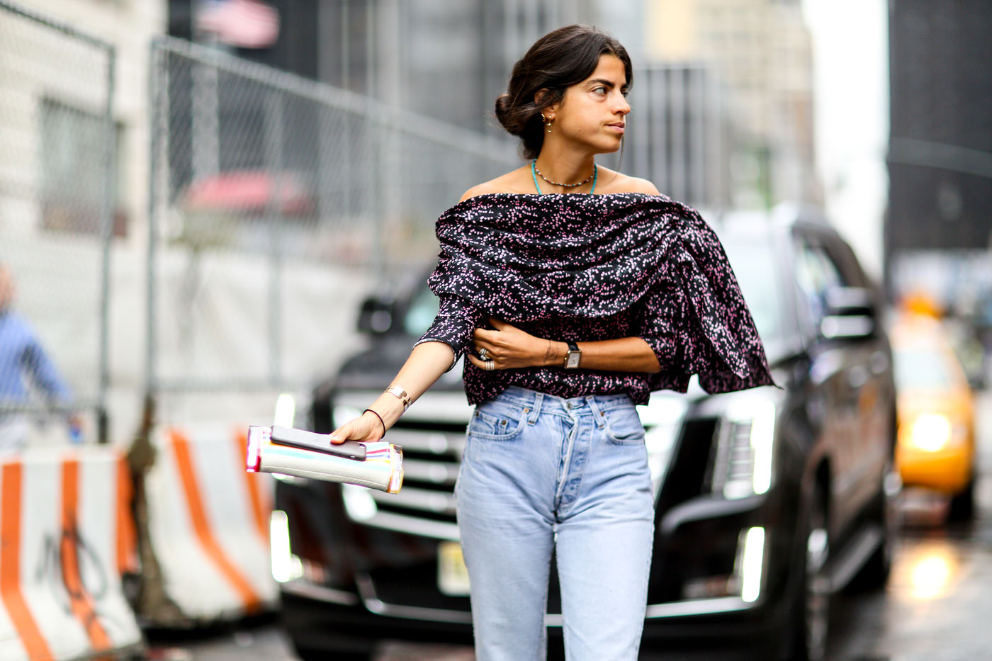 Leandra Medine lăng xê kiểu jeans 80s.