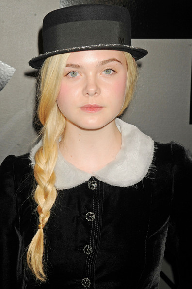 Hat Elle Fanning