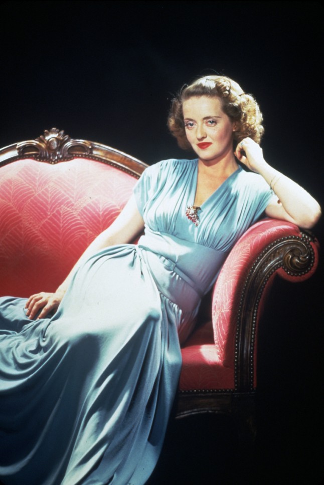 Bette Davis, 1943