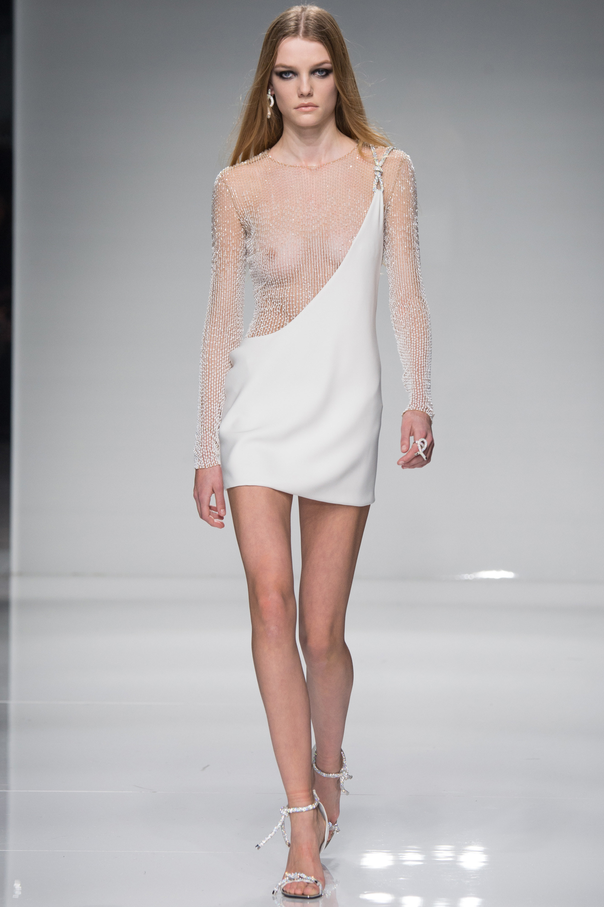 Một số mẫu thiết kế của Versace tại Haute Couture 2016