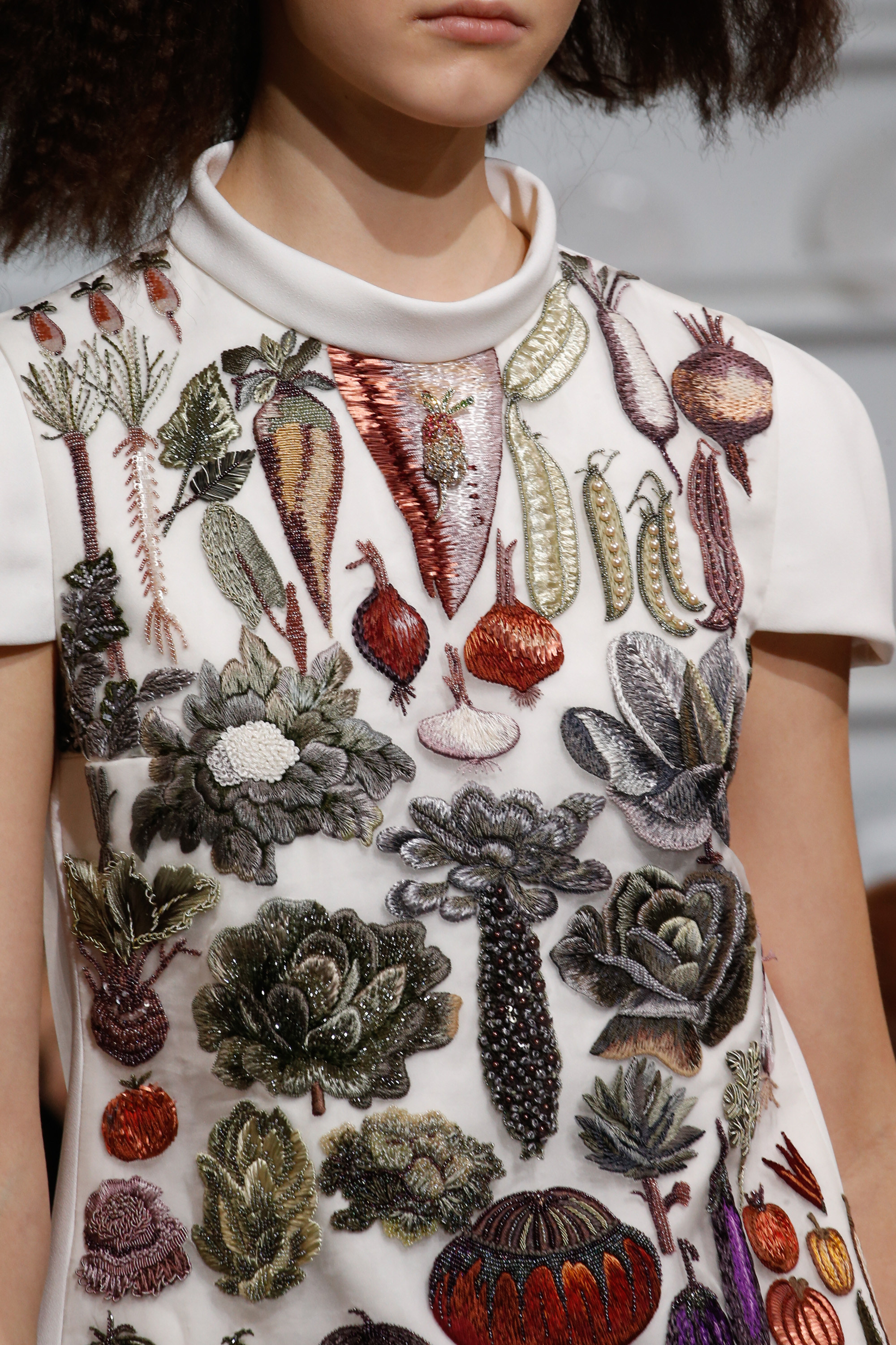 detail-schiaparelli-spring-2016-ellevietnam(3)