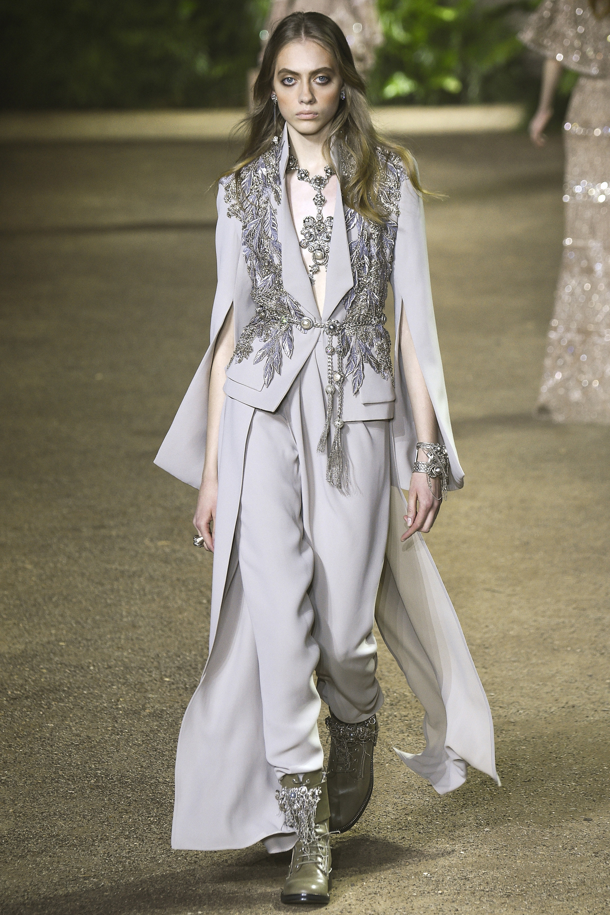 elie-saab-spring2016-ellevietnam(12)