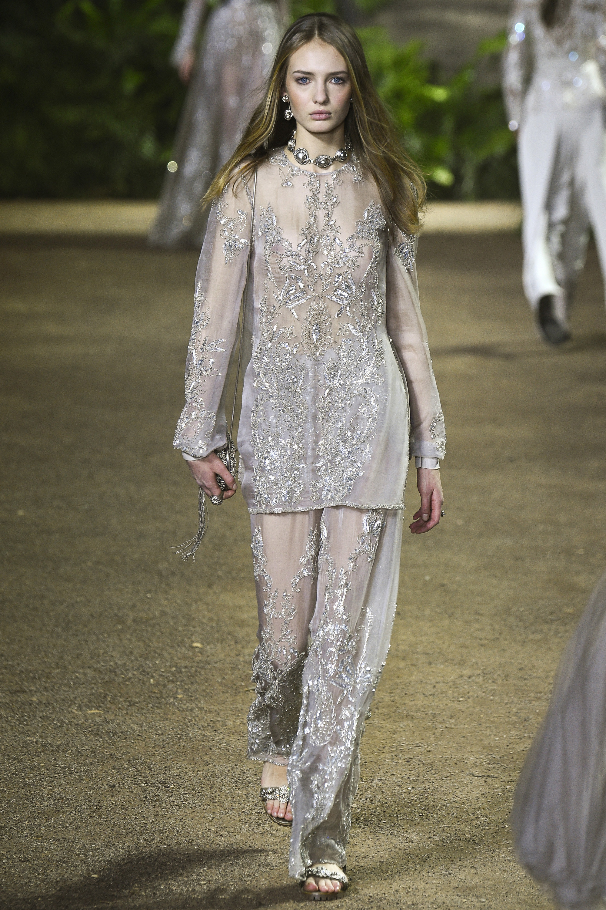 elie-saab-spring2016-ellevietnam(23)