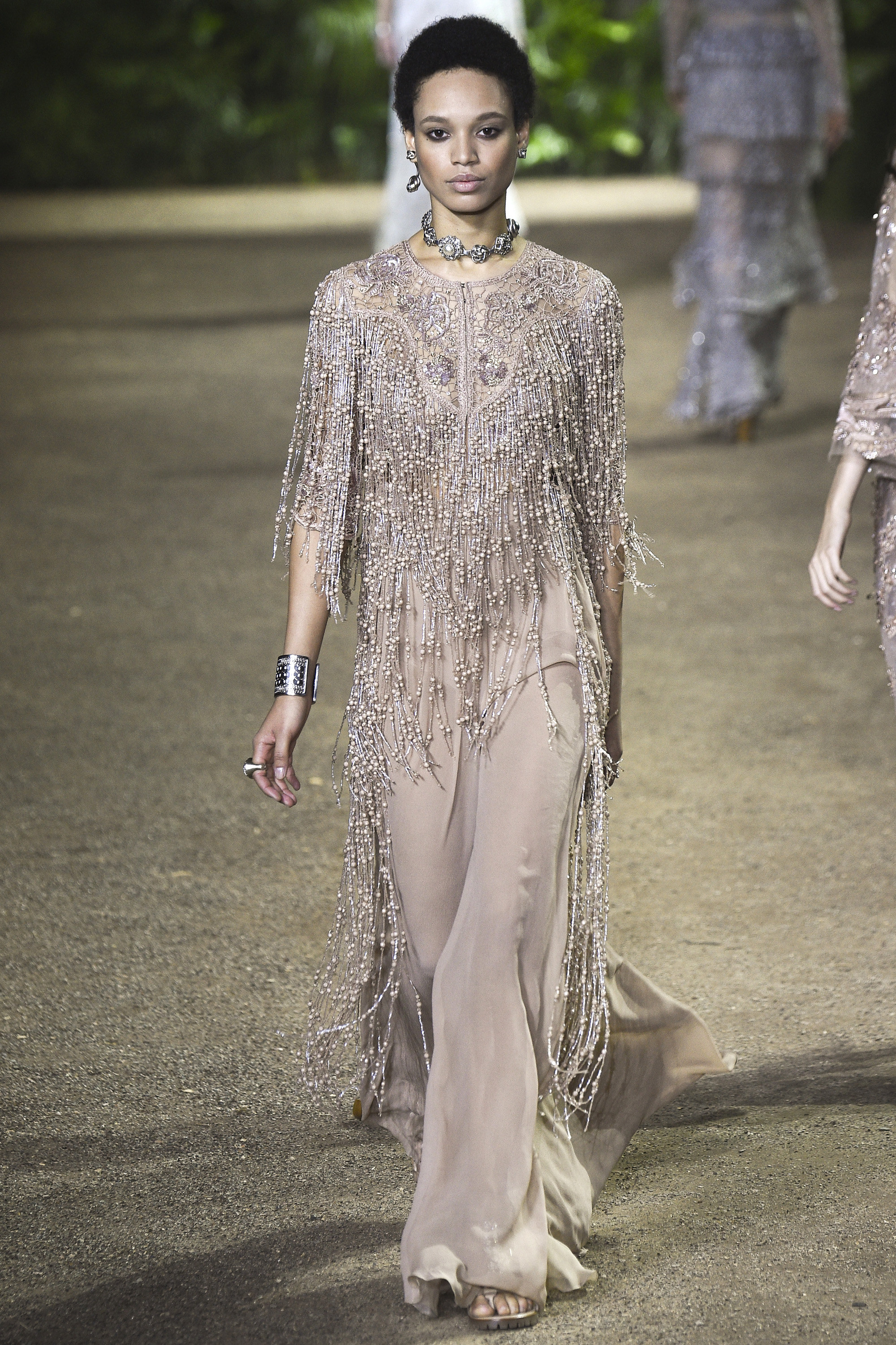 elie-saab-spring2016-ellevietnam(28)