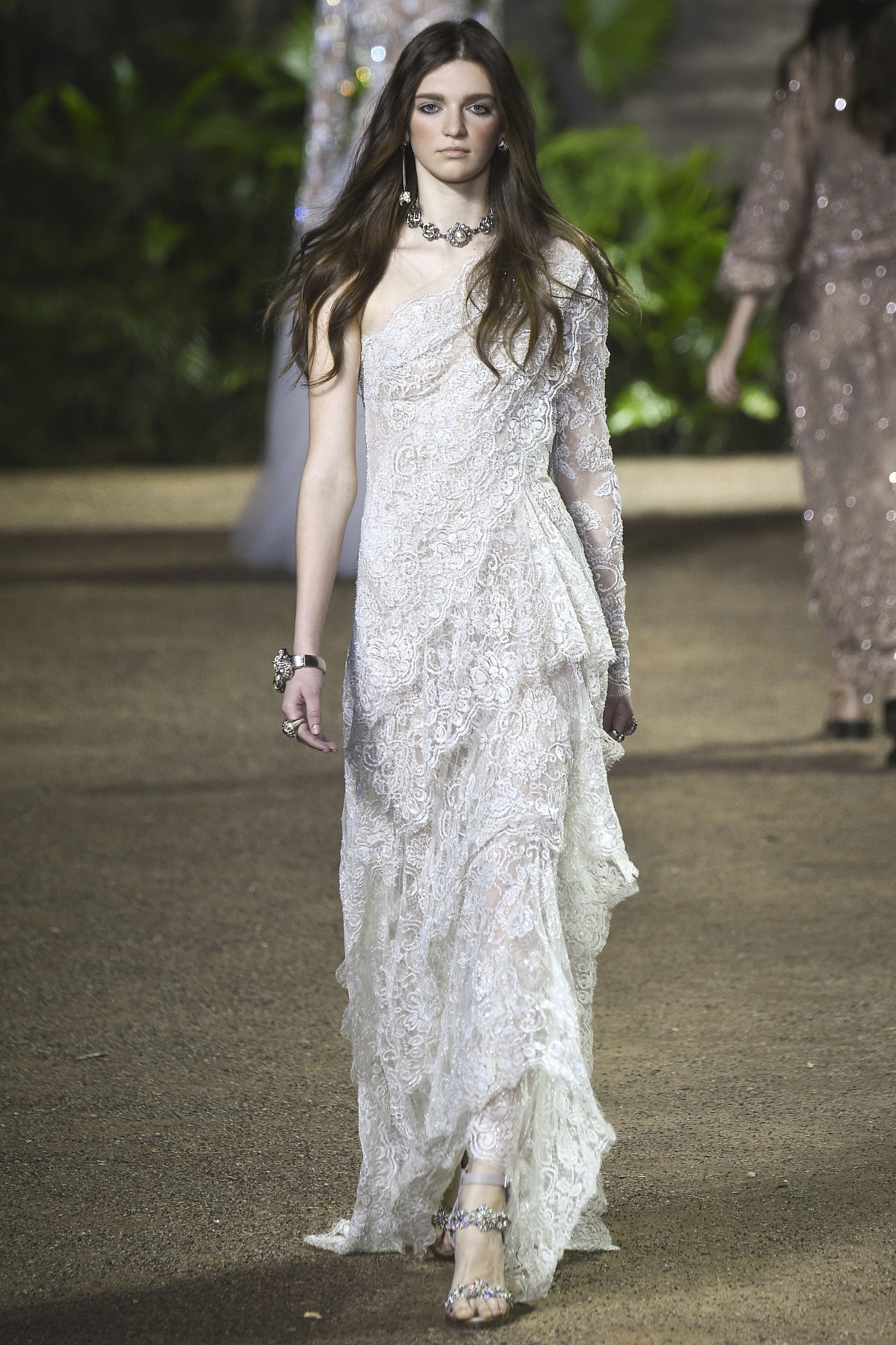 elie-saab-spring2016-ellevietnam(29)