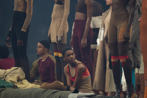 Những nội quy khắt khe mà người mẫu phải tuân theo ở show diễn Yeezy Season 3
