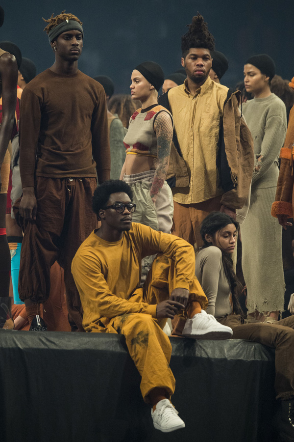 Những nội quy khắt khe mà người mẫu phải tuân theo ở show diễn Yeezy Season 3