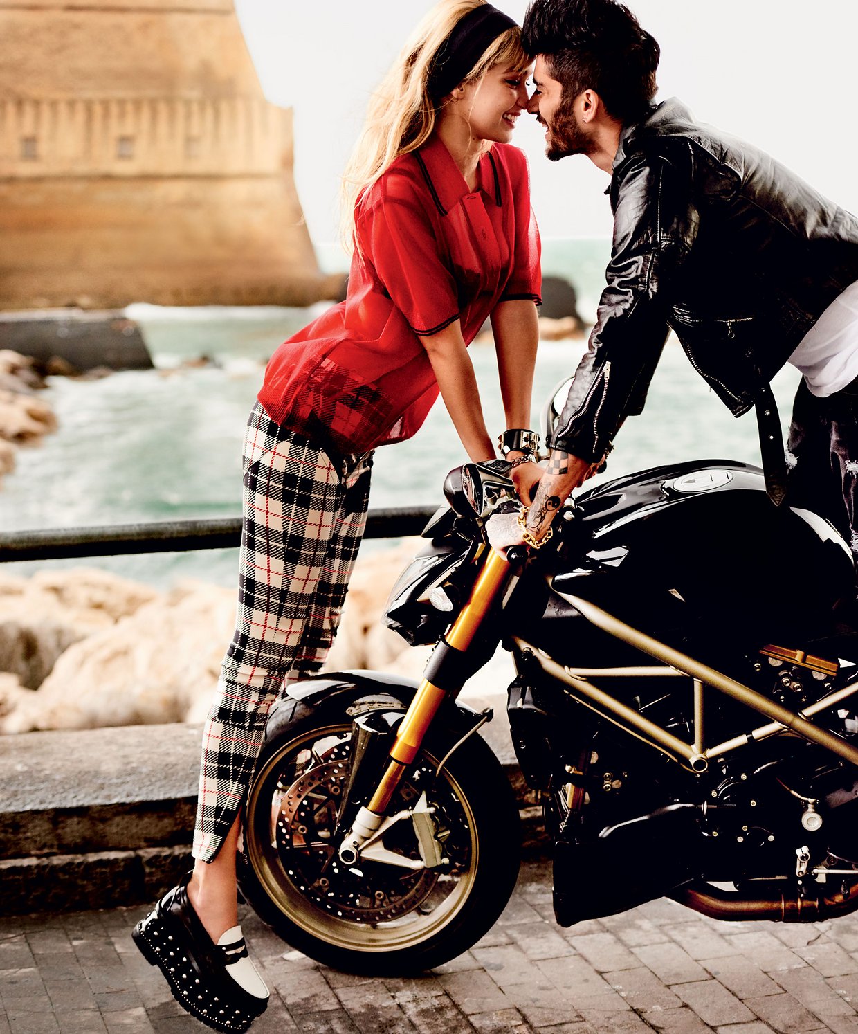 Gigi Hadid và Zayn Malik trên US Vogue - elle vietnam 02