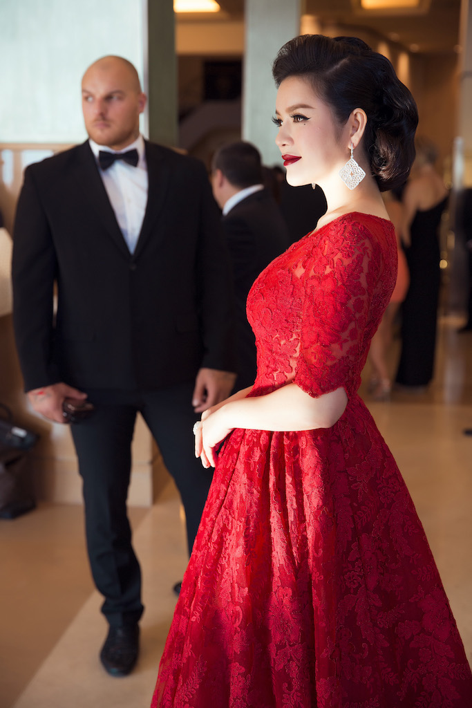 Lý Nhã Kỳ nổi bật với sắc đỏ cổ điển tại Cannes 2016 21