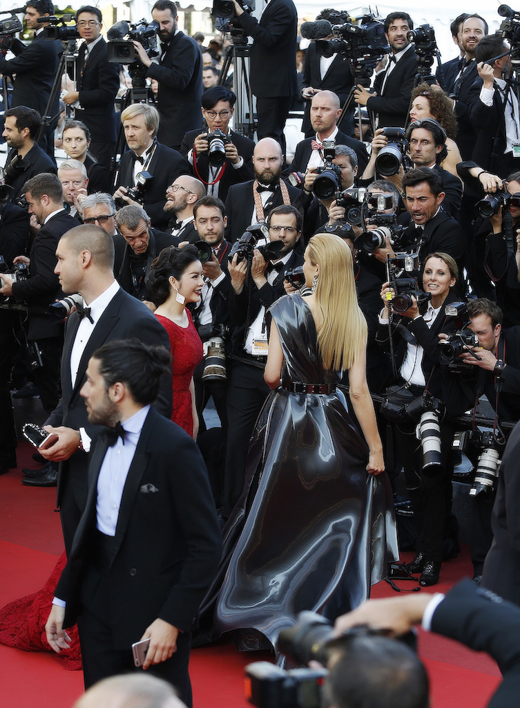 Lý Nhã Kỳ nổi bật với sắc đỏ cổ điển tại Cannes 2016 23