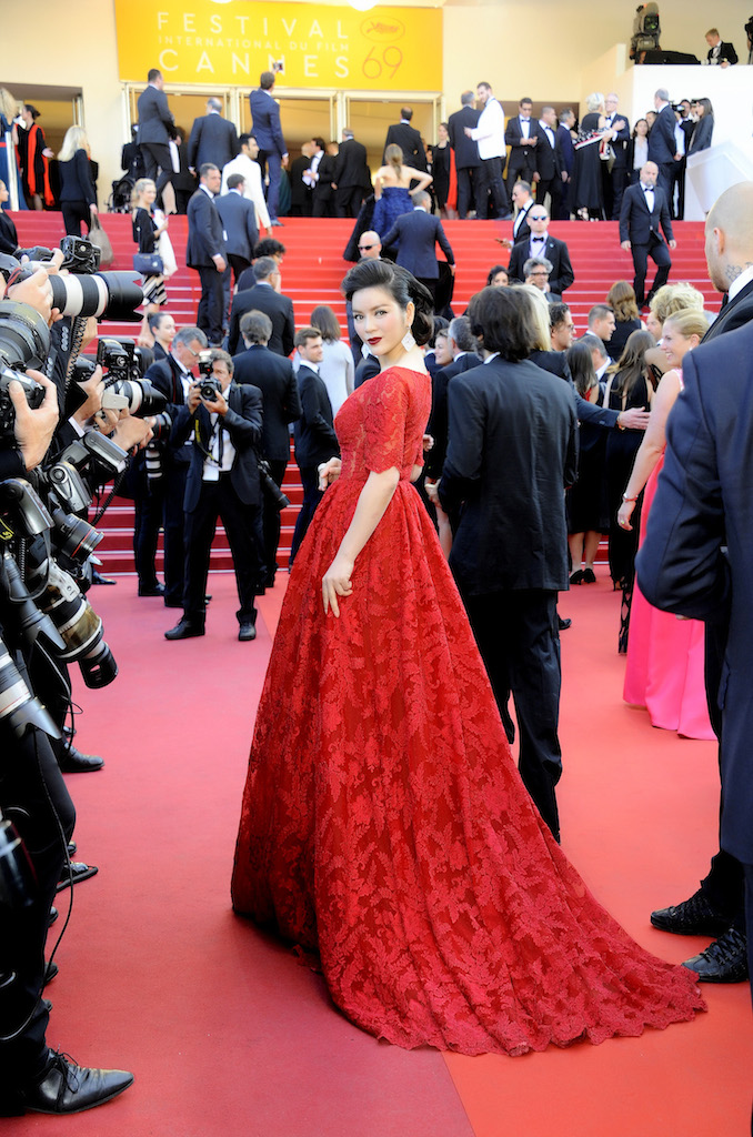 Lý Nhã Kỳ nổi bật với sắc đỏ cổ điển tại Cannes 2016 24
