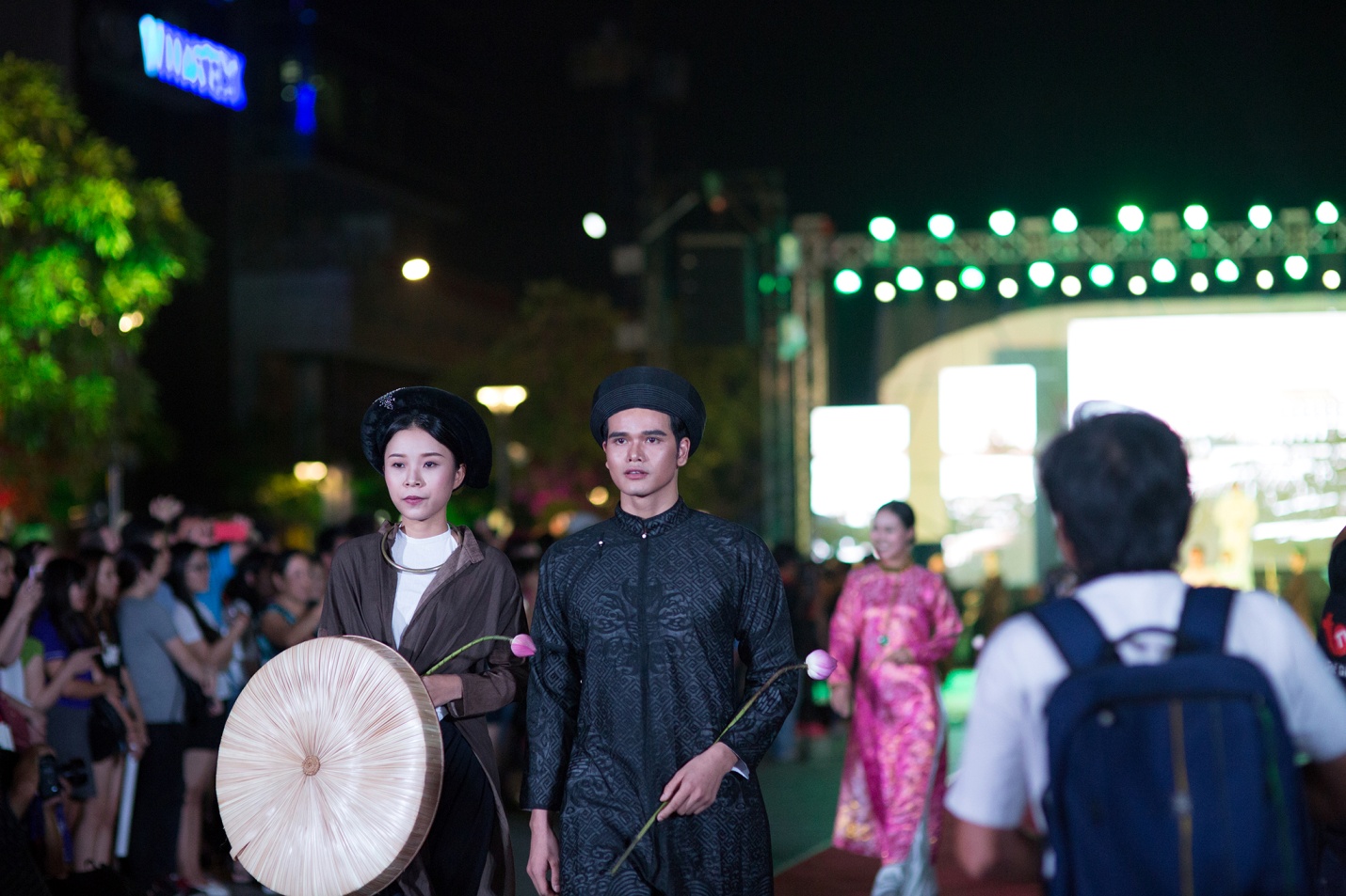 Thành phố Áo dài - thời trang đường phố đẹp và ý nghĩa 23