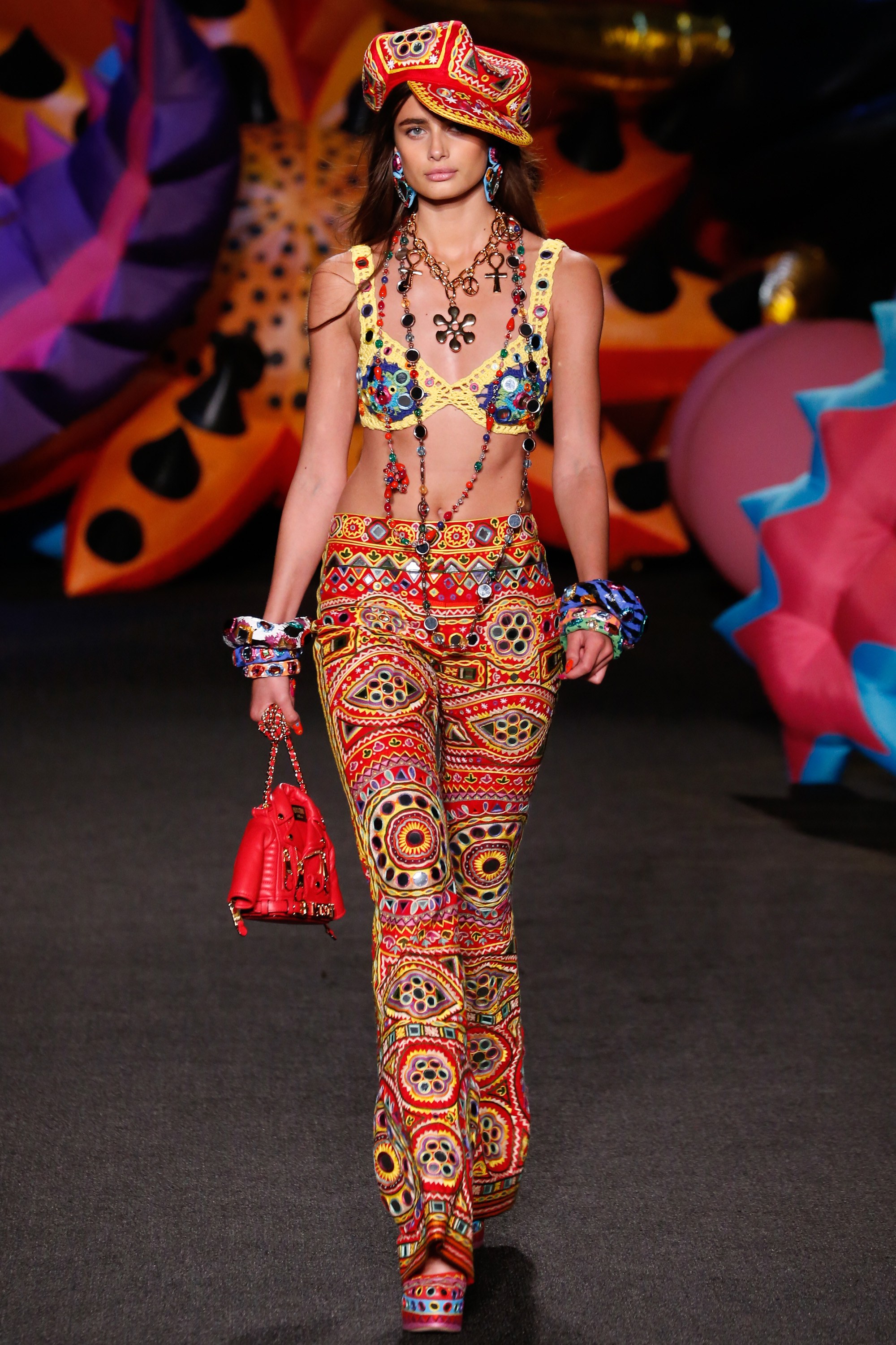 Bộ sưu tập thời trang Moschino Resort 2017 -ellevietnam 24