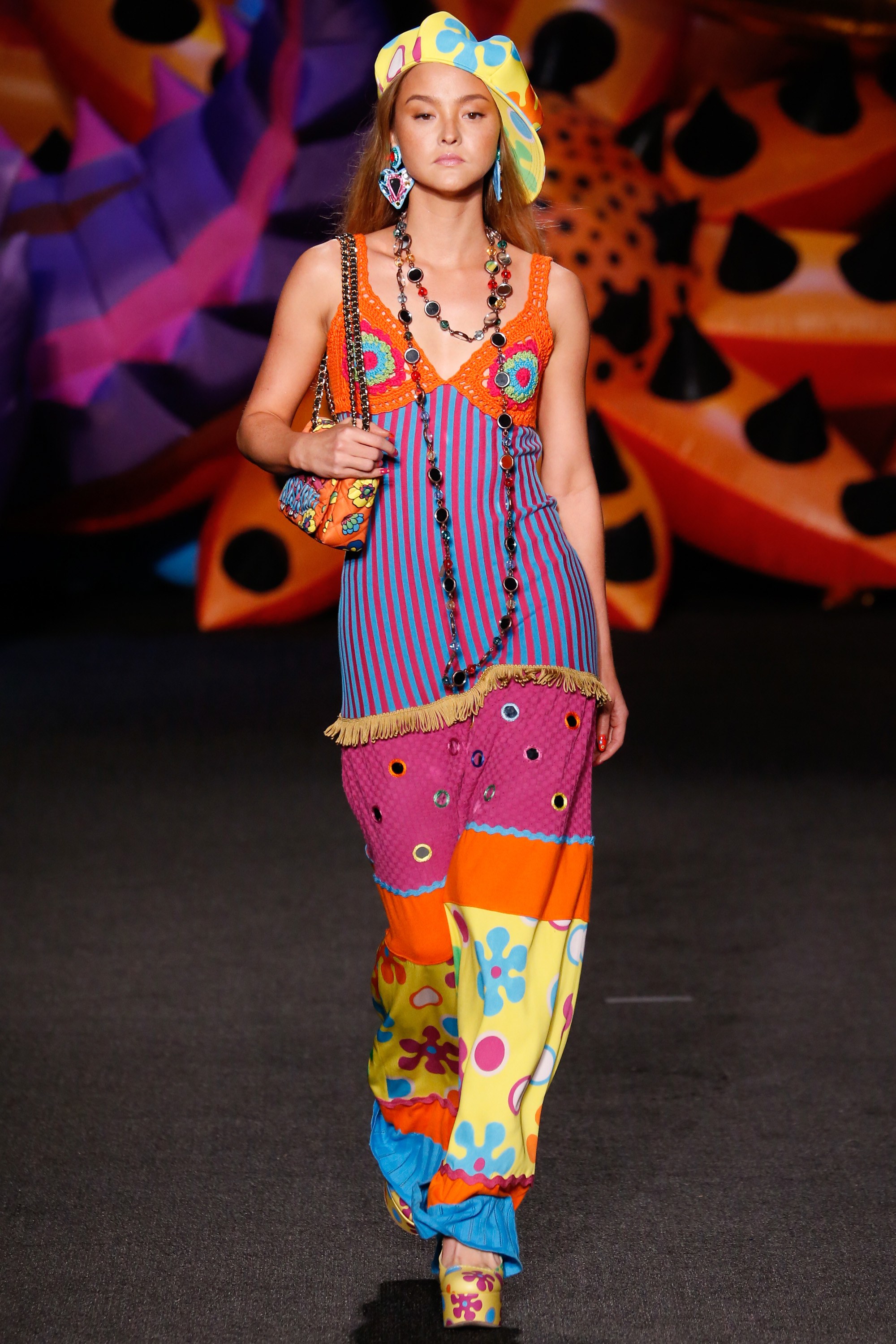 Bộ sưu tập thời trang Moschino Resort 2017 -ellevietnam 33