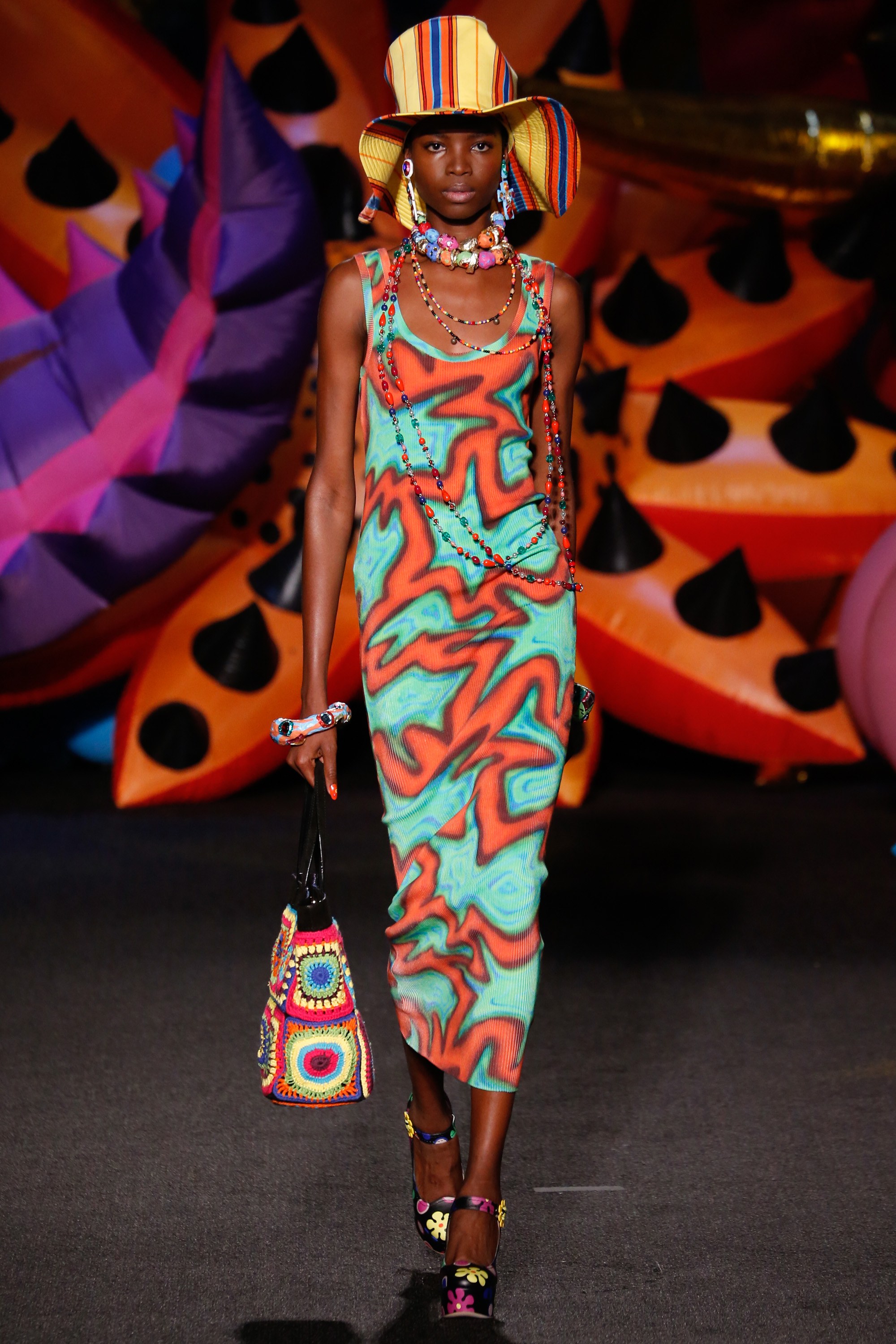 Bộ sưu tập thời trang Moschino Resort 2017 -ellevietnam 63