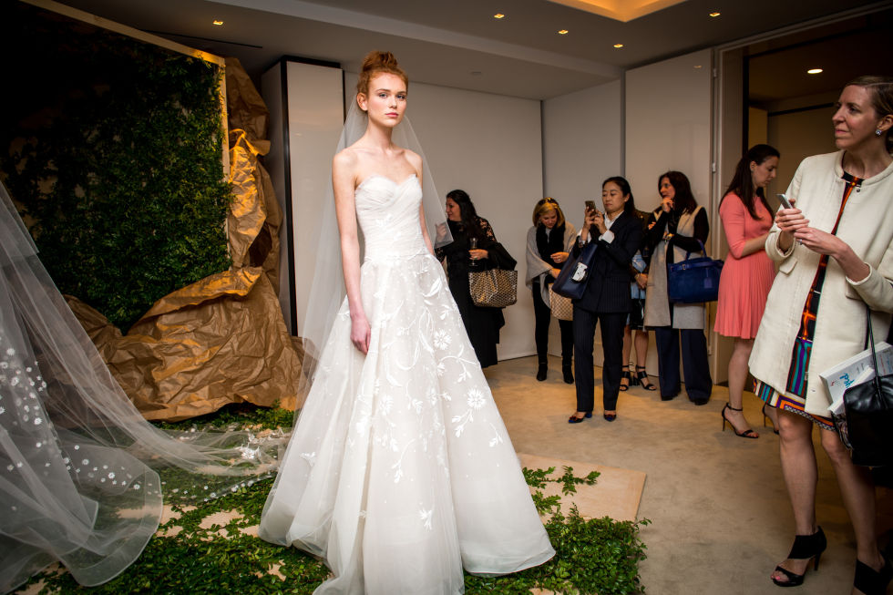 Hình ảnh hậu trường từ Bridal Spring Fashion Week 2017 - ellevietnam 20