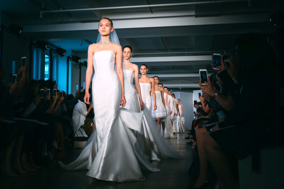 Hình ảnh hậu trường từ Bridal Spring Fashion Week 2017 - ellevietnam 57