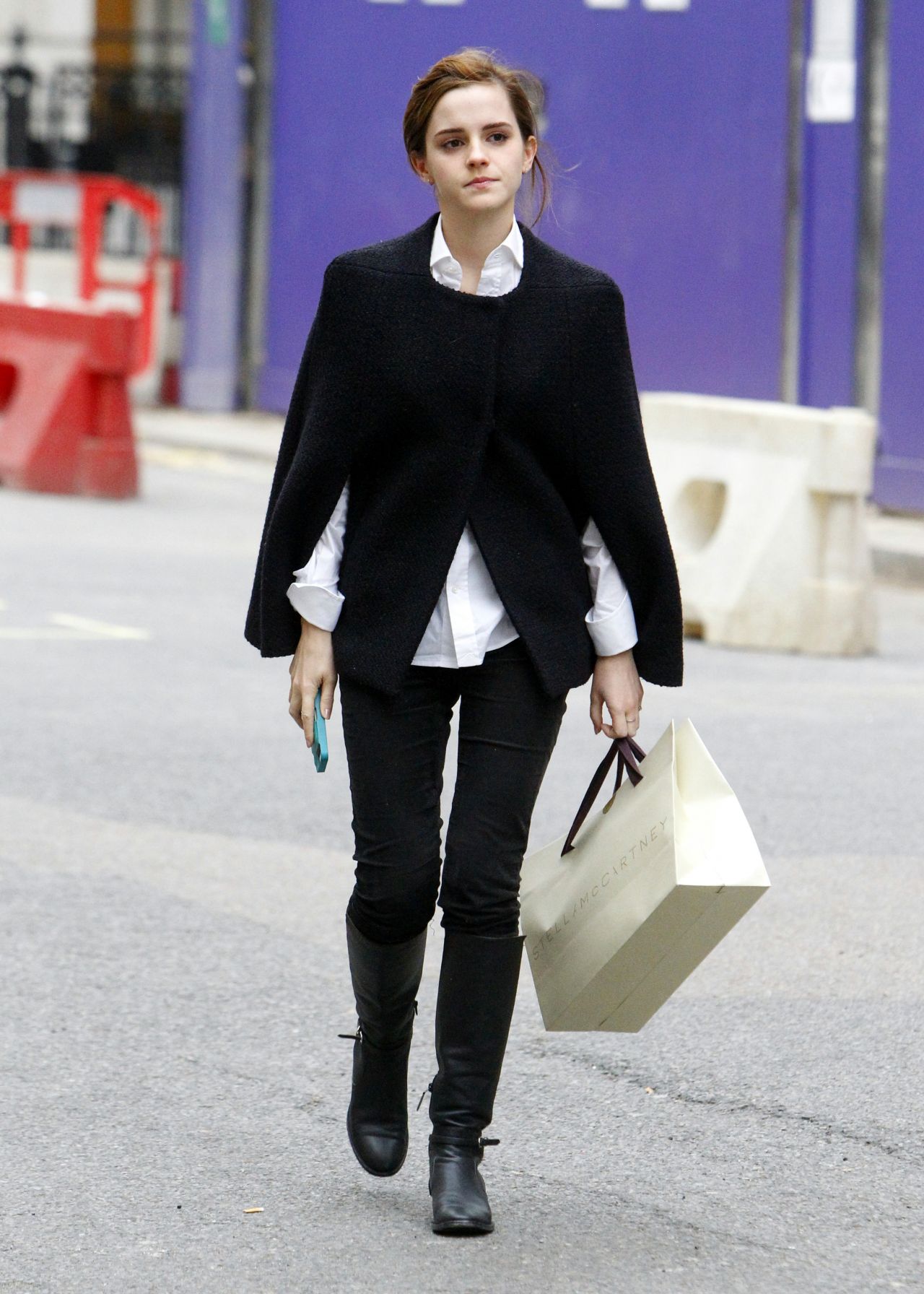 Thời trang denim đen Emma Watson