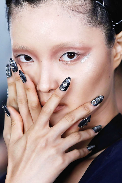 Xu hướng vẽ móng tay phá cách tại NYFW xuân hè 2016 ELLE VN