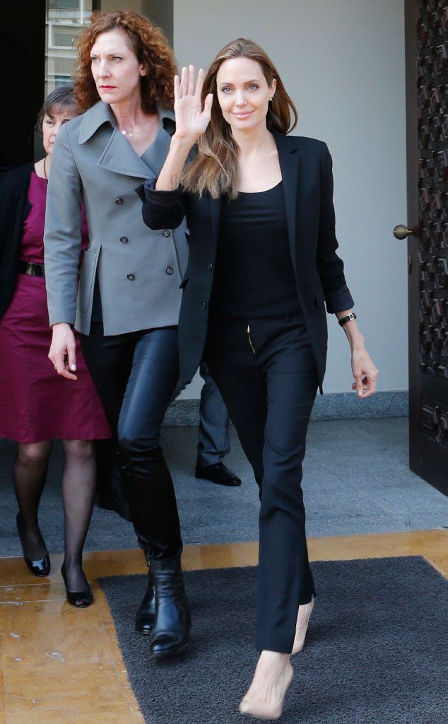Phong cách thời trang tuổi 40 của Angelina Jolie - ellevn