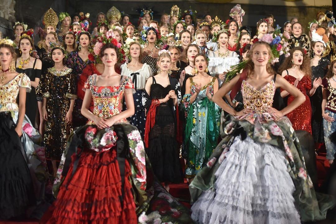 Sân khấu trình diễn Dolce Gabbana qua các thời kỳ Ellevn