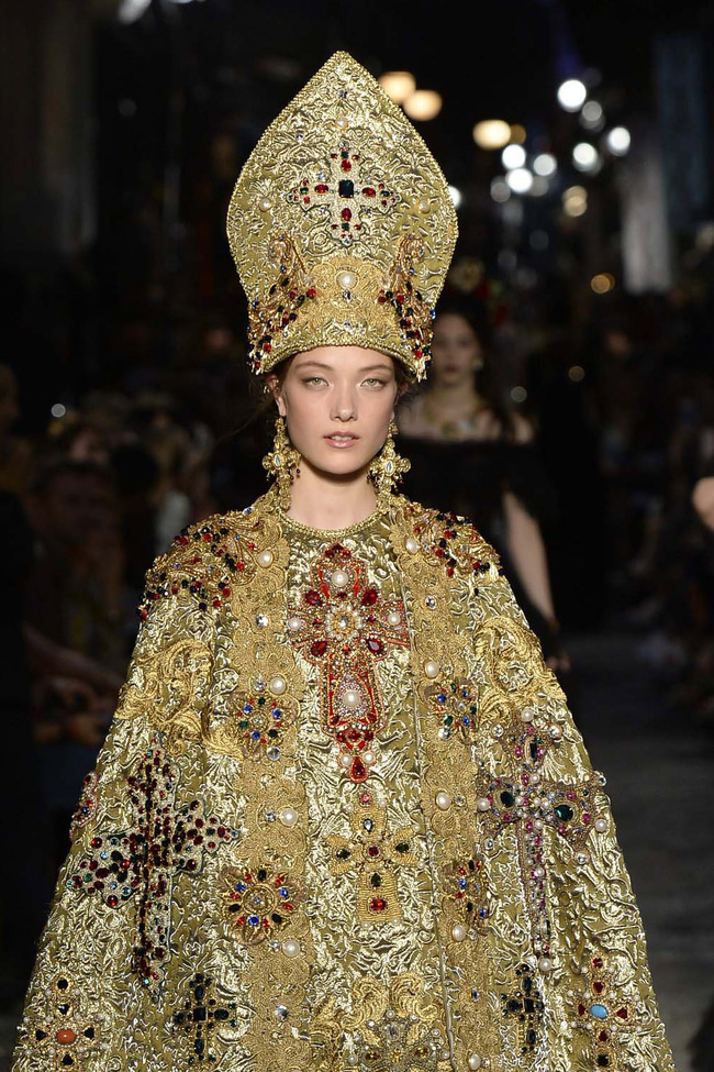 Sân khấu trình diễn Dolce Gabbana qua các thời kỳ Ellevn