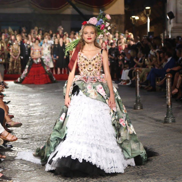 Sân khấu trình diễn Dolce Gabbana qua các thời kỳ Ellevn