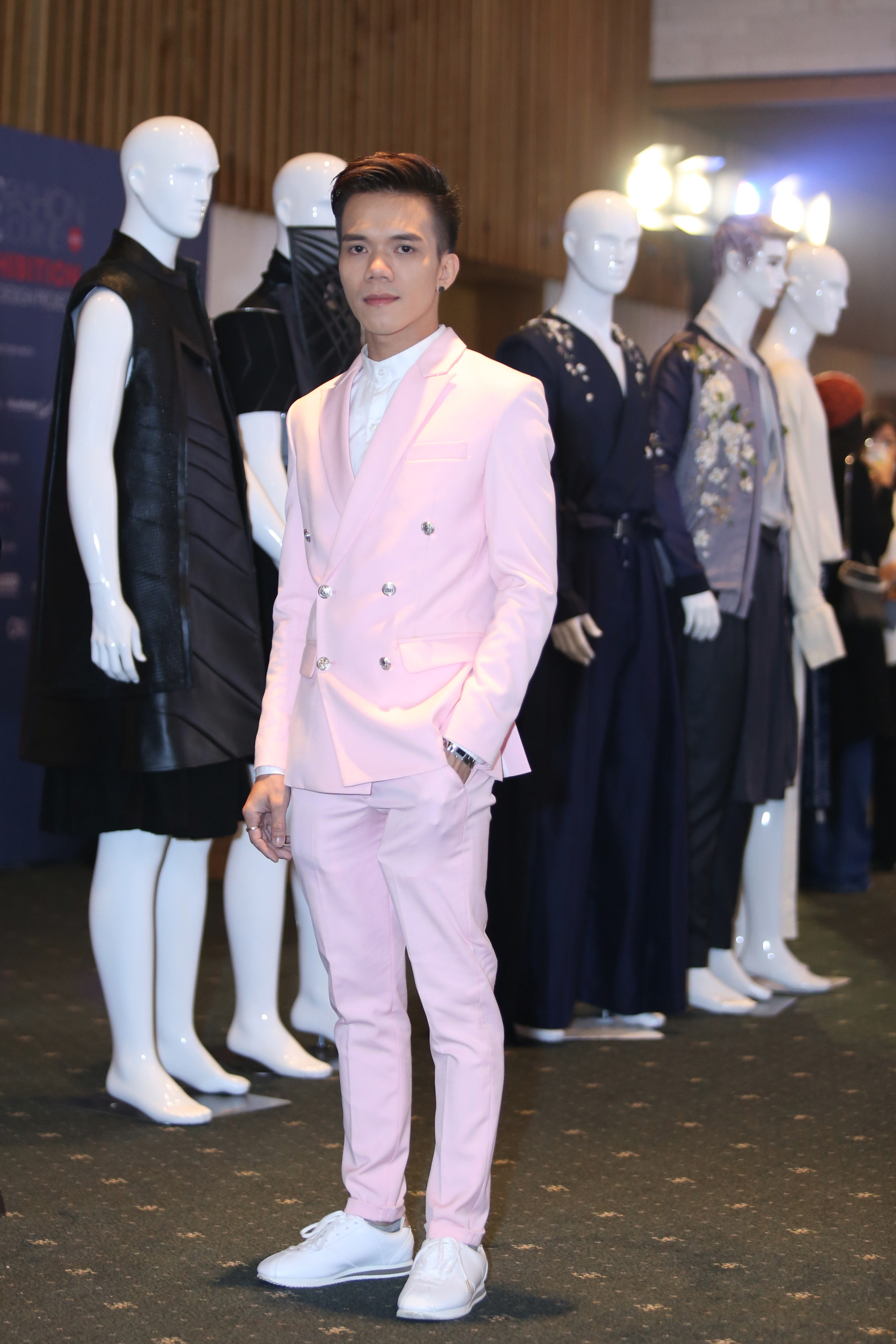 Trang phục của sao trên thảm đỏ ELLE Fashion Journey 2016 - ELLE Vn