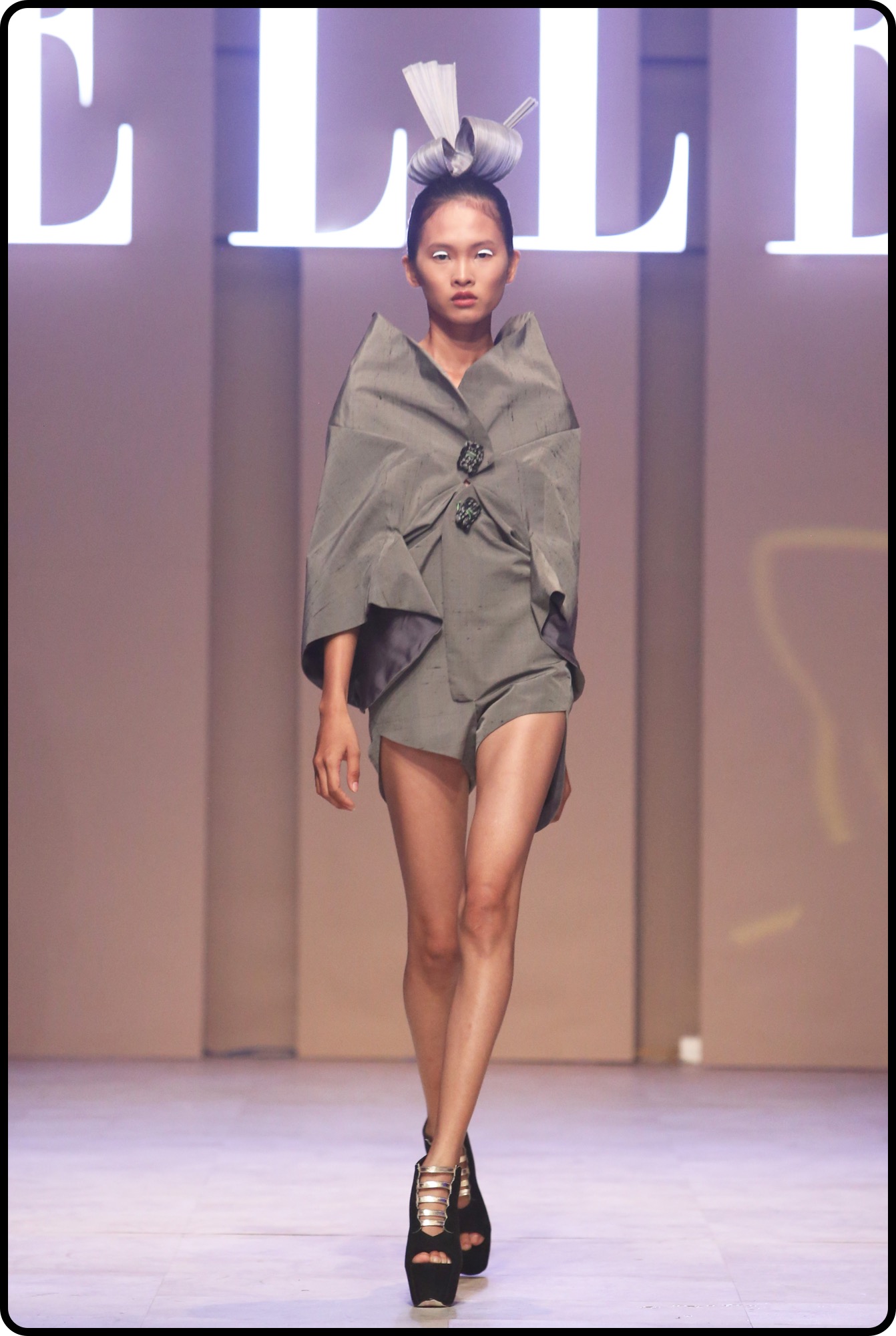 BST của NTK Nuchsuda tại ELLE Fashion Journey 2016