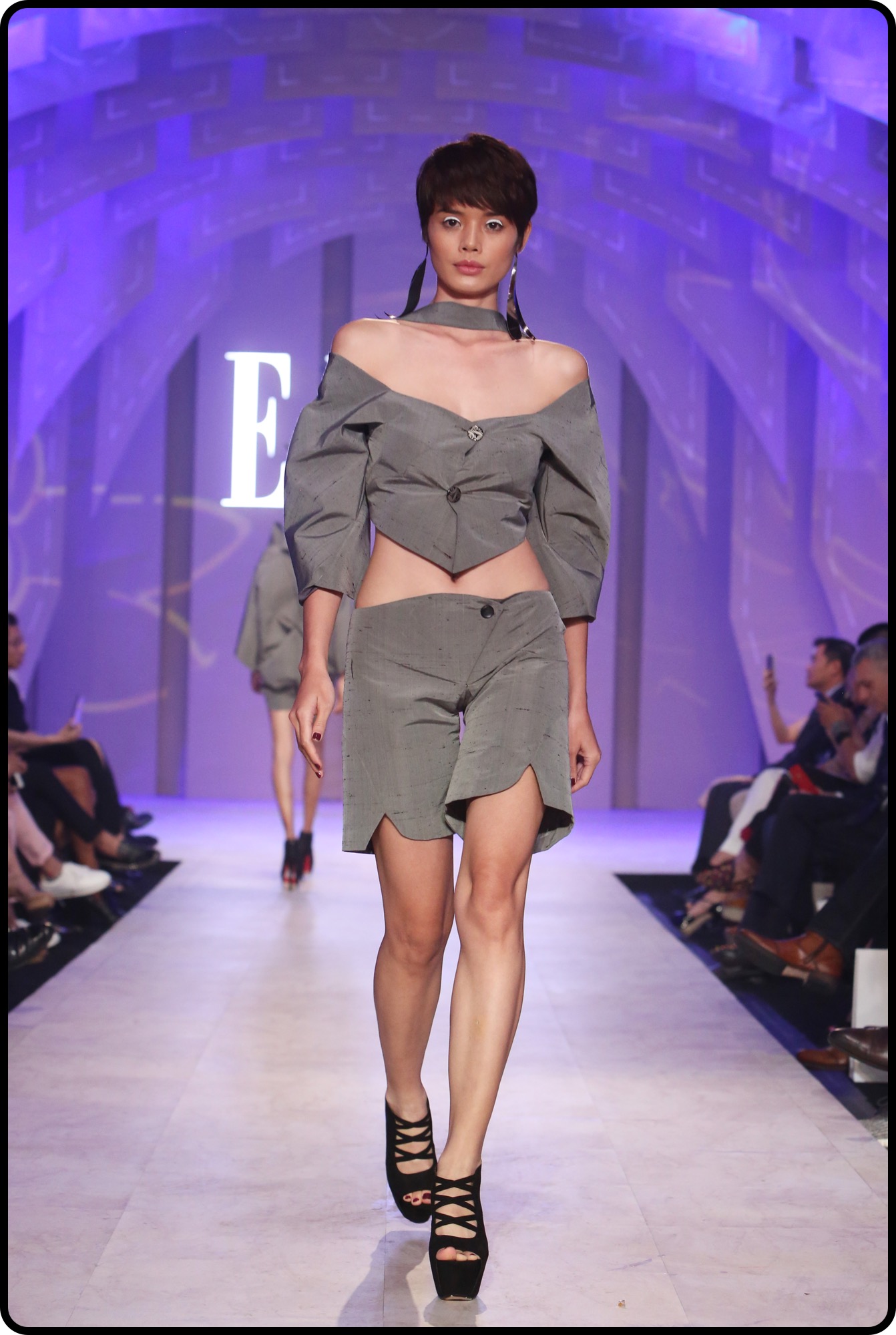 BST của NTK Nuchsuda tại ELLE Fashion Journey 2016