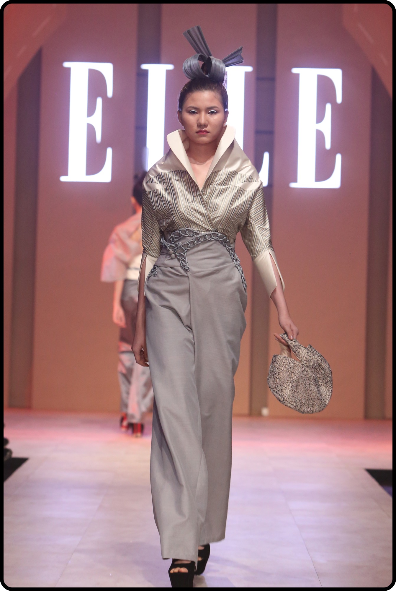 BST của NTK Nuchsuda tại ELLE Fashion Journey 2016