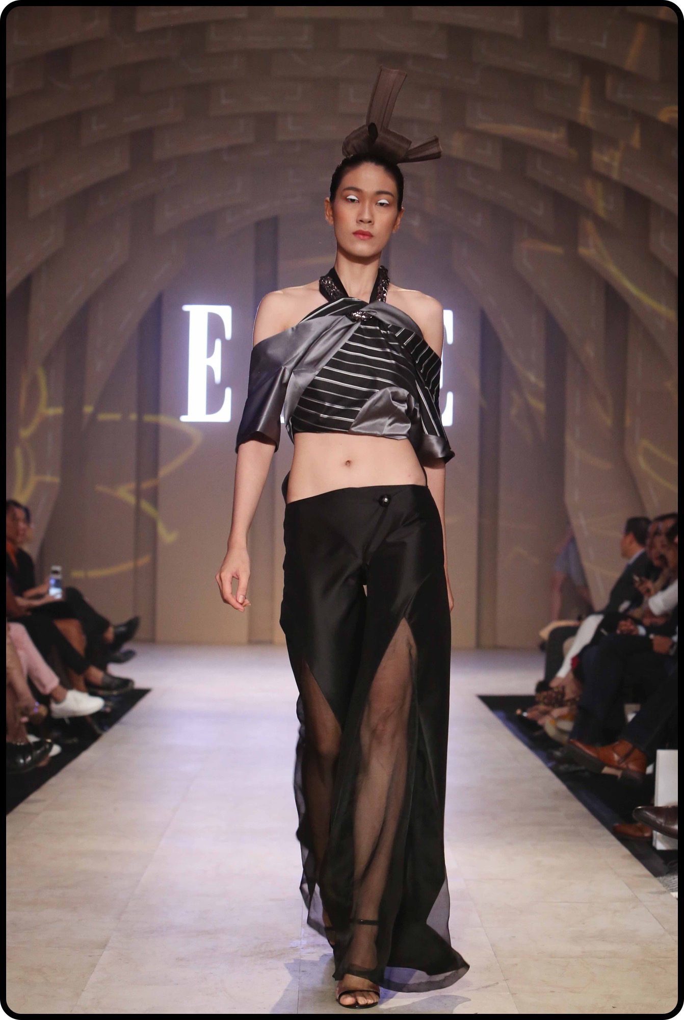 BST của NTK Nuchsuda tại ELLE Fashion Journey 2016
