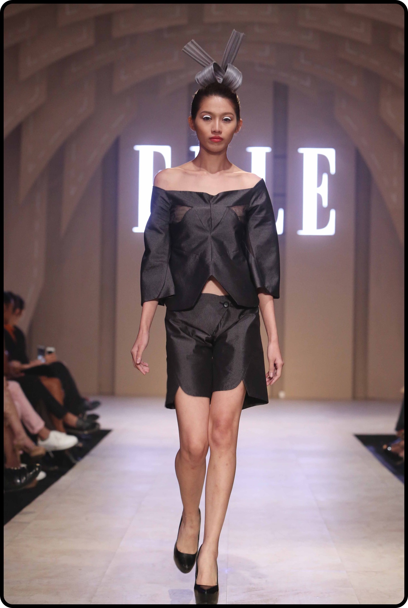 BST của NTK Nuchsuda tại ELLE Fashion Journey 2016