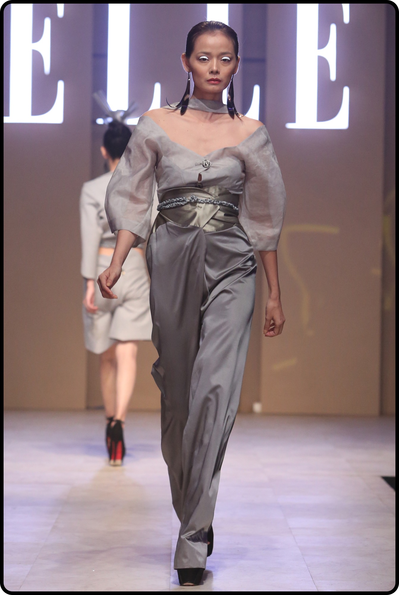 BST của NTK Nuchsuda tại ELLE Fashion Journey 2016