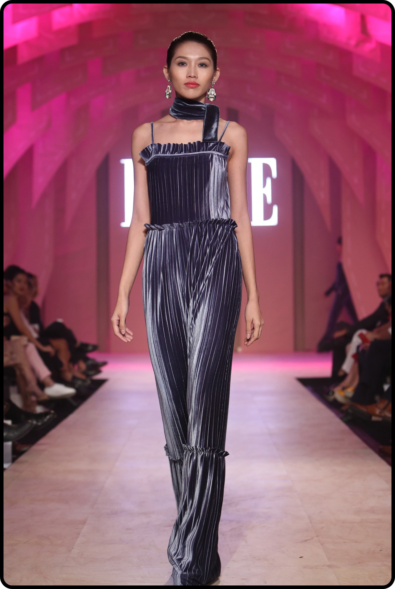 BST của NTK Quynh Giao tại ELLE Fashion Journey 2016