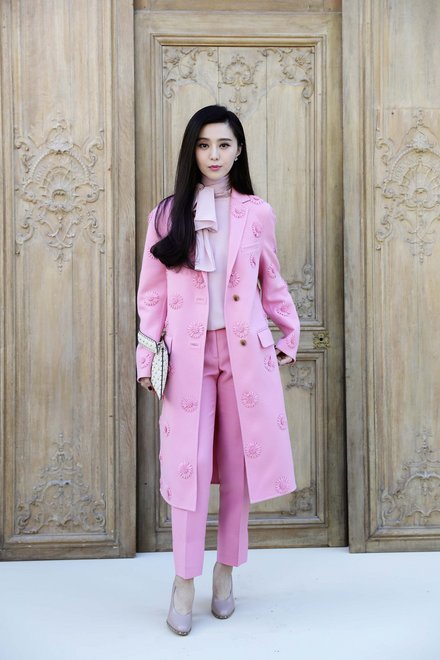 Phạm Băng Băng trở thành tâm điểm PFW 2016 bởi phong cách nổi bật - ELLE VN