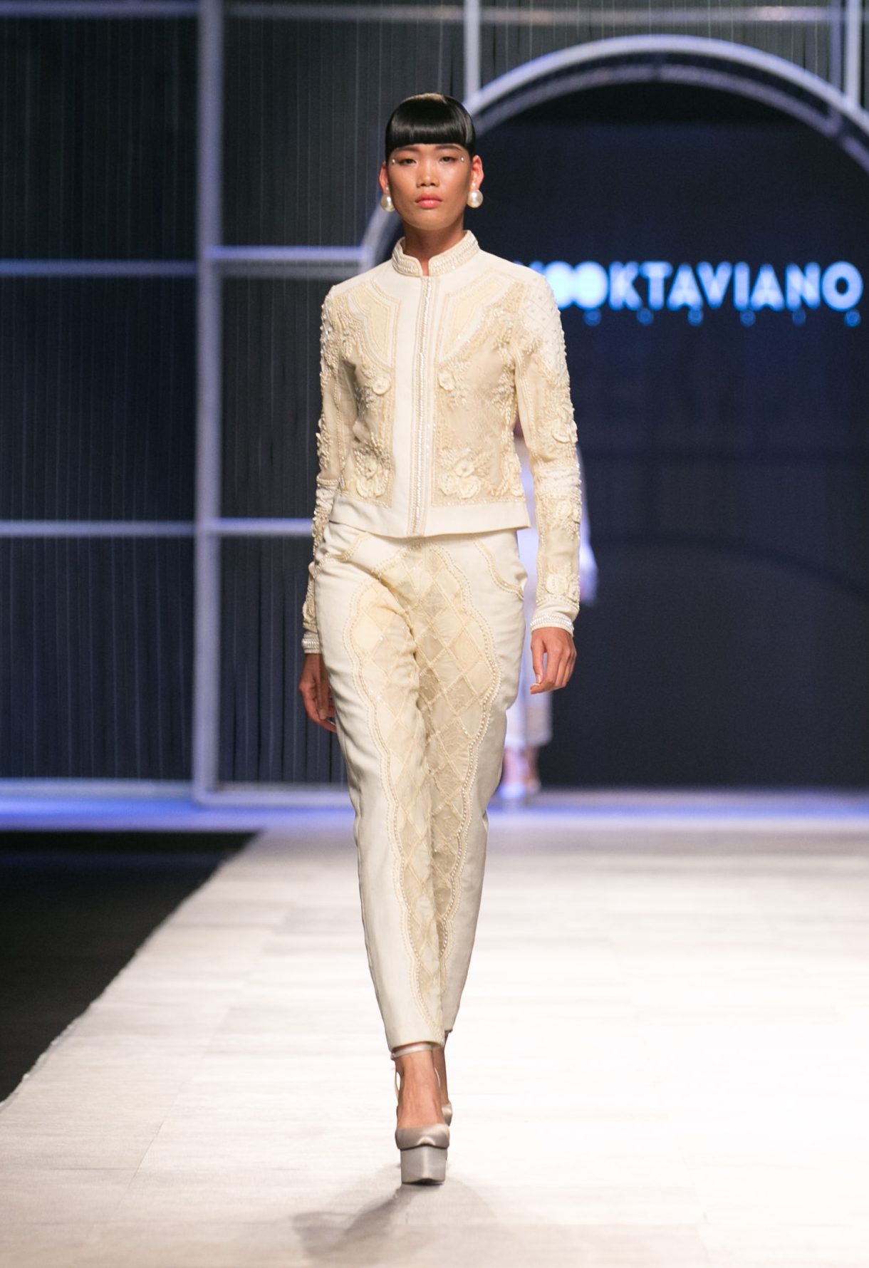BST Thu-Đông 2016 của NTK Priyo Oktaviano