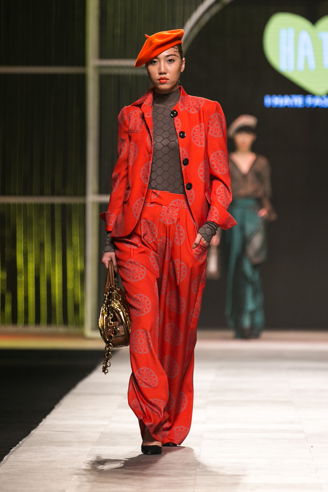 I HATE FASHION thả “Ký ức những mùa đông cũ kỹ” vào BST Thu-Đông 2016 tại VIFW - ELLE VN