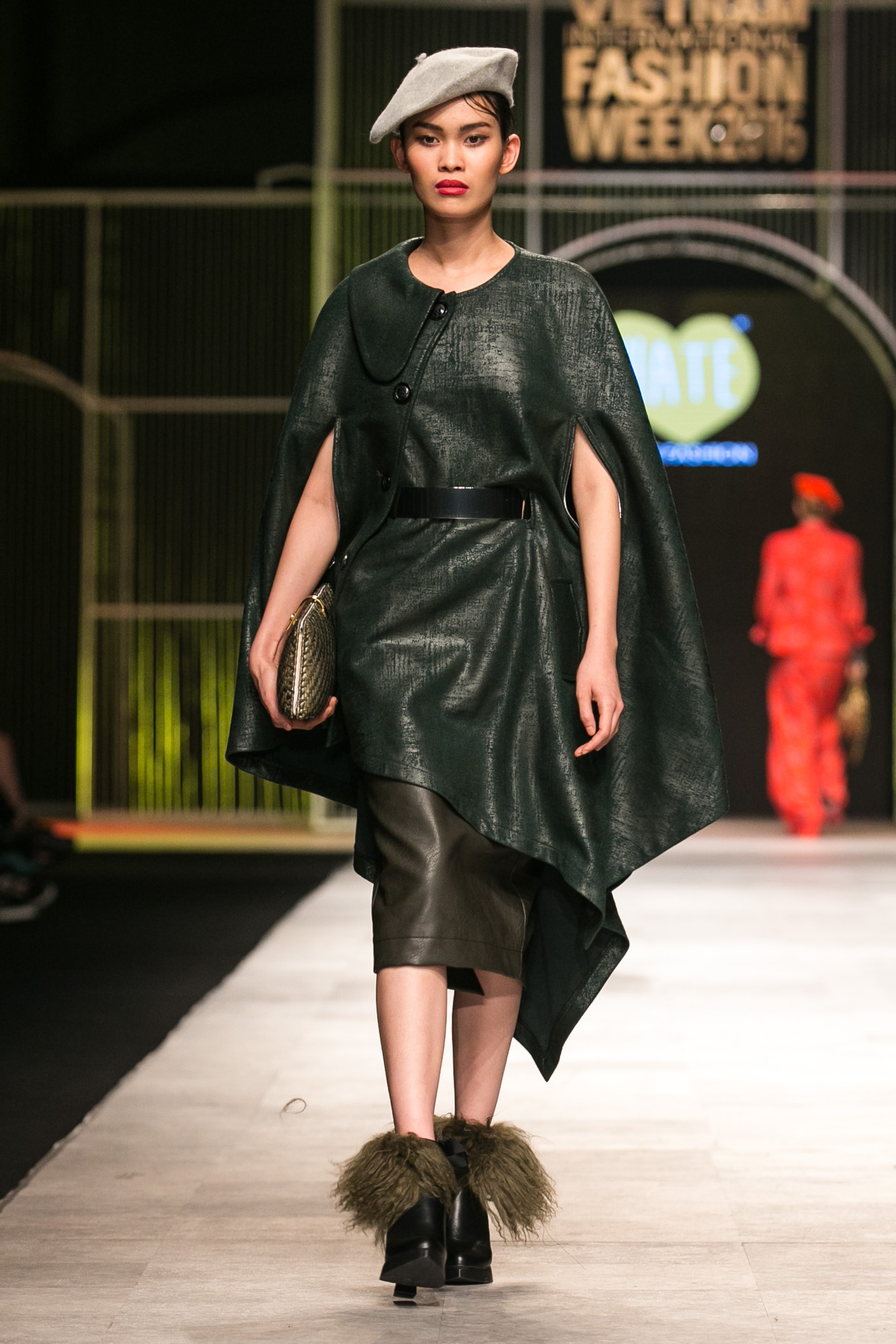 I HATE FASHION thả “Ký ức những mùa đông cũ kỹ” vào BST Thu-Đông 2016 tại VIFW - ELLE VN