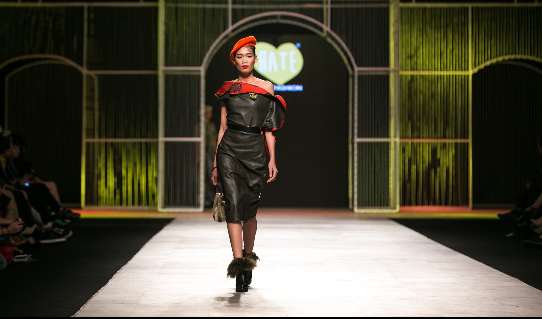 I HATE FASHION thả “Ký ức những mùa đông cũ kỹ” vào BST Thu-Đông 2016 tại VIFW - ELLE VN
