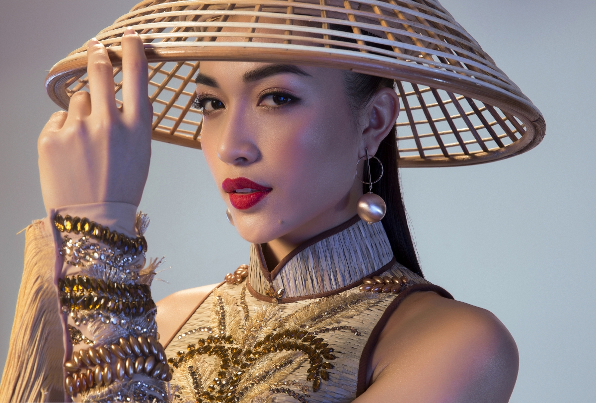 Á hậu Lệ Hằng trong trang phục truyền thống dự thi hoa hậu hoàn vũ thế giới 2016