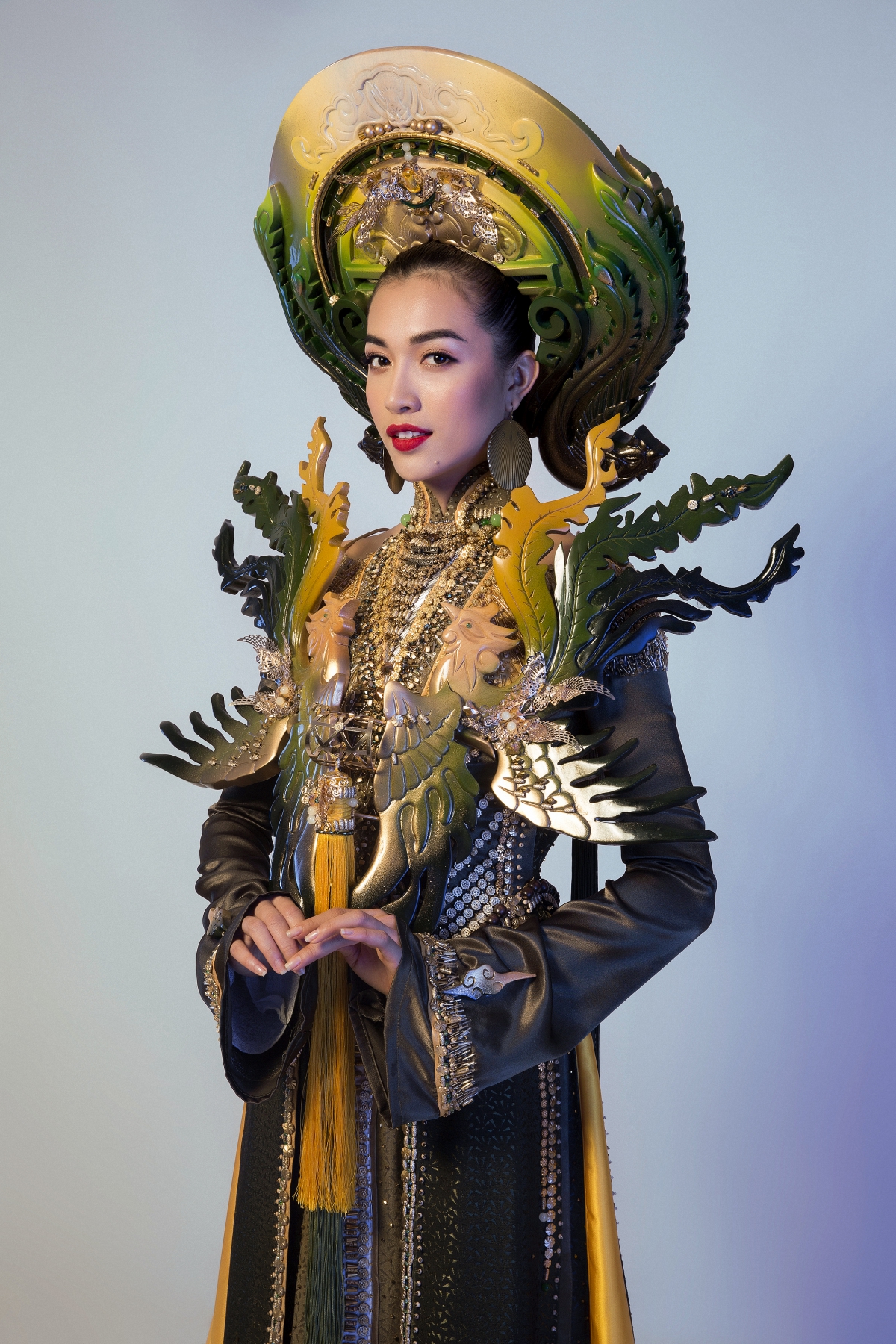 Á hậu Lệ Hằng trong trang phục truyền thống dự thi hoa hậu hoàn vũ thế giới 2016